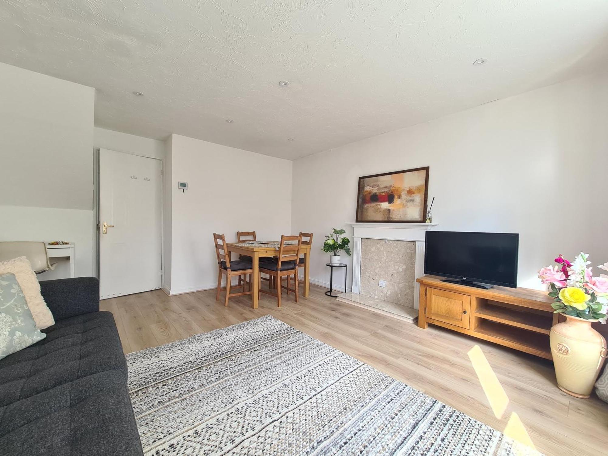 Lovely 2 Bedroom House In Centre Holiday home *
